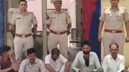 हिण्डोली: डाबी थाना पुलिस ने अवैध खनन परिवहन के खिलाफ की कार्रवाई, पांच ट्रैक्टर ट्रॉली जब्त कर पांच लोगों को किया गिरफ्तार