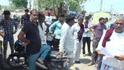 લખતર: લખતર વિરમગામ હાઇવે પર ઈંફિયાન પેટ્રોલ પમ્પ  પાસે  હોટેલ નું ગેરકાયદેસર દબાણ દૂર  કરવામાં આવેલ