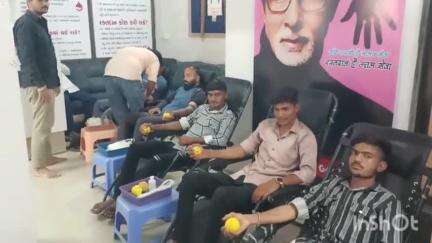 થરાદ: ભારત અને પાકિસ્તાન વચ્ચે વધતા તણાવીની સ્થિતિમાં  નિધી બ્લડ બેંક ખાતે રકત ડોનેશન કેમ્પનું આયોજન કરવામાં આવ્યું