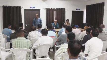 હાલોલ: રૂરલ પોલીસ મથકે વર્તમાન પરિસ્થિતિને અનુલક્ષીને ડીવાયએસપીની અધ્યક્ષતામાં નગરના અગ્રણીજનોની બેઠક યોજાઈ