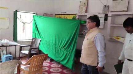 ज्ञानपुर: छेछुआ और डीघ में सीएमओ ने किया निरीक्षण, लापरवाही मिलने पर चिकित्सकों और कर्मियों का वेतन रोका