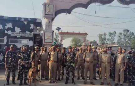 बांसी: भारत-नेपाल अंतर्राष्ट्रीय सीमा पर ऑपरेशन सिंदूर के तहत चेकिंग और रूट मार्च किया गया, पुलिस, SSB, PAC जवान रहे