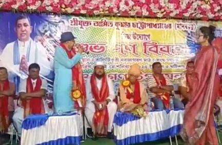 বালি-জগাছা: হাওড়ার বালিটিকুরি নবজাগরণ সংঘের মাঠেতে অনুষ্ঠিত হলো গণবিবাহ অনুষ্ঠান  উপস্থিত রাজ্যের মন্ত্রী