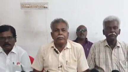 திருவாரூர்: இந்திய கம்யூனிஸ்ட் கட்சி அலுவலகத்தில் தமிழ்நாடு நுகர்பொருள் வாணிப கழக ஏ ஐ டி யு சி மாநில பொதுச் செயலாளர் சந்திரகுமார் பேச்சு