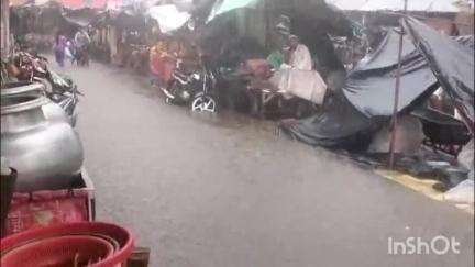 धामपुर: शेरकोट में अचानक बारिश से पानी की निकासी न होने पर जल भराव की स्थिति, लोग हुए परेशान