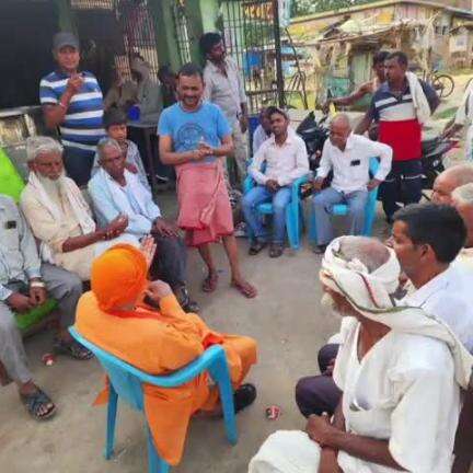 बांसी: सुकरौली चौराहे पर विधायक श्याम धनी राही ने जनता से मुलाकात कर उनकी समस्याएं सुनीं, निदान का दिया आश्वासन