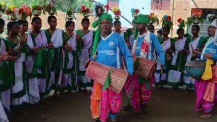 बलियापुर: पांडेयडीह गांव में काराम महोत्सव का आयोजन, पूर्व मुखिया समीर मुर्मू रहे उपस्थित