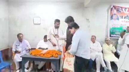 मांझी: मांझी जलाल बाबा रोड के पास फूल बाबू मार्केट में अखिल भारतीय कांग्रेस कमेटी की हुई बैठक