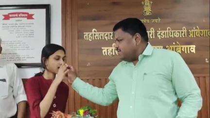 आंबेगाव: चिंचोली कोकण्याची येथील कन्या कुमारी अमृता सुशिल रोकडे ही वाणिज्य शाखेत ९०% गुण संपादन करून आंबेगाव तालुक्यात प्रथम