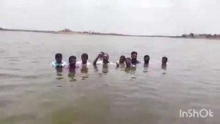 वाशिम: सिंचनासाठी पाणी देण्याच्या मागणीसाठी जिल्ह्यातील शेलुबाजार येथे सोनल प्रकल्पात शेतकऱ्यांचं जलसमाधी आंदोलन#Jansamasya