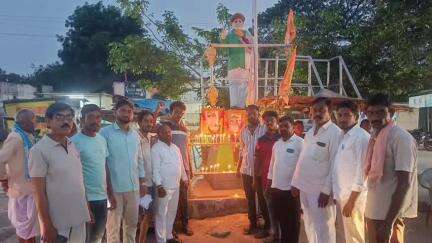 సిర్పూర్ టి: భారత సరిహద్దులో వీరమరణం పొందిన జవాన్ మురళి నాయక్ కు కౌటాలలో ఘన నివాళులు అర్పించిన బిఆర్ఎస్ నాయకులు