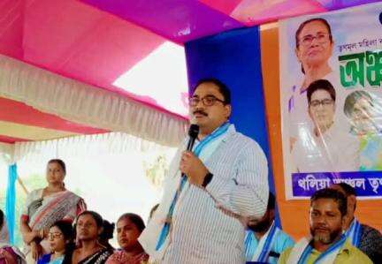 আমতা ২: আমতার থলিয়া অঞ্চলের মহিলা তৃণমূল কংগ্রেসের পক্ষ থেকে অনুষ্ঠিত হলো অঞ্চলে আচল কর্মসূচি উপস্থিত বিধায়ক