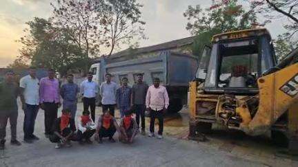 मुदखेड: वासरी गोदावरी नदित अवैध वाळू उपसा होणा-या घाटावर स्थानिक गुन्हे शाखा पोलीसाची कारवाई; ₹ 2कोटी 28लाख 800चा मुद्देमाल जप्त