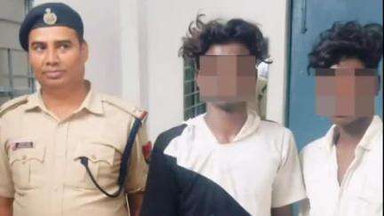 बख्तियारपुर: बख्तियारपुर में RPF ने ट्रेन से यात्री का मोबाइल छीनकर भाग रहे दो बदमाशों को पकड़ा, GRP को सौंपा