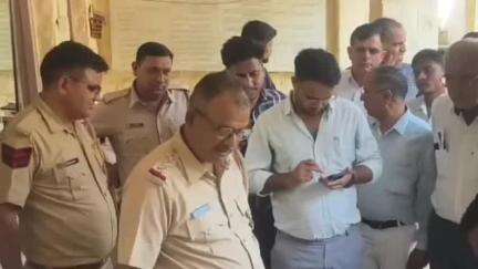 रानीवाड़ा: रानीवाड़ा सामुदायिक स्वास्थ्य केंद्र में डॉक्टर से मारपीट, दादी की दवा लिखवाने आए युवक ने डॉक्टर का गला पकड़ा