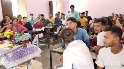 काराकाट: प्रखंड मुख्यालय गोड़ारी में समारोह आयोजित कर बिहर पुलिस के लिखित परीक्षा में सफल छात्र छात्राओं को किया सम्मानित