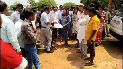 माकड़ी: कलेक्टर ने रांधना में स्कूल भवन के निर्माण कार्य का लिया जायजा