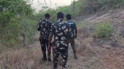 மதுக்கரை: மதுக்கரை வனச்சரகம் பகுதியில் தாயை பிரிந்த ஒரு மாத ஆண் குட்டி யானை