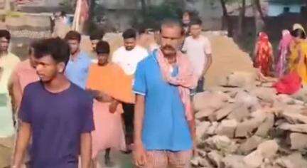 निरसा/चिरकुंडा: कुमारधुबी के रविदास टोला में जलापूर्ति पाइपलाइन काटने की घटना ! नहीं हो रही है जलापूर्ति #Jansamasya