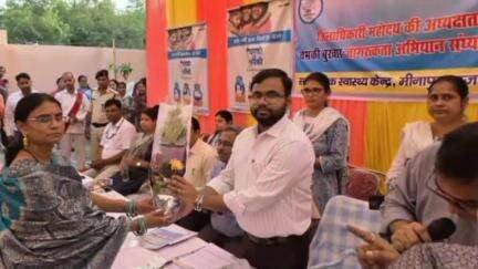मीनापुर: खेमाईपट्टी मध्य विद्यालय में संध्या चौपाल, डीडीसी ने एईएस से बचाव के लिए लोगों को किया जागरूक