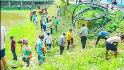 বিলোনিয়া: বিলোনিয়া থানার পুকুরের চারপাশ স্বচ্ছতা অভিযানে নামেন দক্ষিণ জেলা শাসক