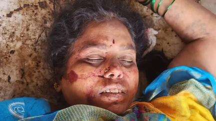 ముధోల్: ప్రమాద వశాత్తు బైక్ పై నుండి పడి మహిళ మృతి చెందిన ఘటన కుంటాల మండలంలో చోటుచేసుకుంది.