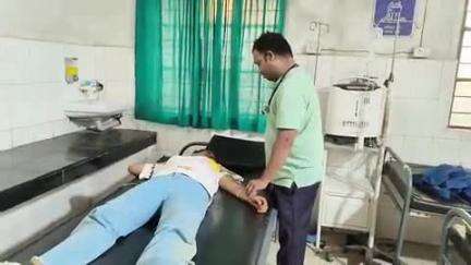 बरहेट: पाडेरबथान गांव के पास अज्ञात ट्रैक्टर की चपेट में आई बुलेट, चालक घायल