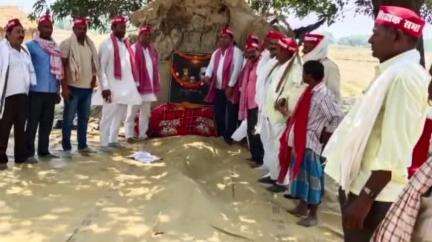 जखनिया: जखनिया के मुबारकपुर गांव में सपा की पीडीए जन चौपाल, सरकार की नीतियों पर जमकर बरसे सपा नेता