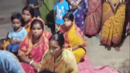 পুরাতন মালদা: বাঁশহাট এলাকায় সৈনিকদের মঙ্গল কামনার্থে পূজাআরাধনা সংশ্লিষ্ট নাগরিকদের