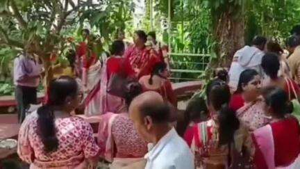 জলপাইগুড়ি: ভারতীয় সেনাদের মঙ্গল কামনায় সপ্তশতী যজ্ঞ রামকৃষ্ণ বিবেকানন্দ মিশনে
