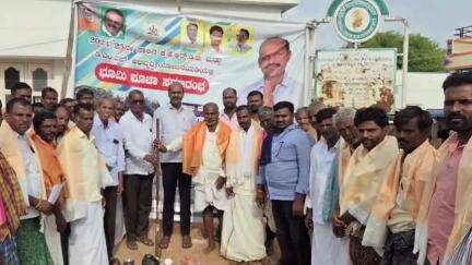 ಹಗರಿಬೊಮ್ಮನಹಳ್ಳಿ: ಕೇಶವರಾಯನ ಬಂಡಿ ಗ್ರಾಮದಲ್ಲಿ ಸಿಸಿ ಚರಂಡಿ ನಿರ್ಮಾಣಕ್ಕೆ ಭೂಮಿ ಪೂಜೆ ನೆರವೇರಿಸಿದ,ಶಾಸಕ ಕೆ. ನೇಮಿರಾಜ್ ನಾಯ್ಕ್