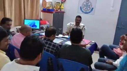 मानपुर: थाना मानपुर में पत्रकारों की बैठक, थाना प्रभारी ने अपुष्ट खबरों के प्रसारण पर रोक और शांति बनाए रखने पर चर्चा की
