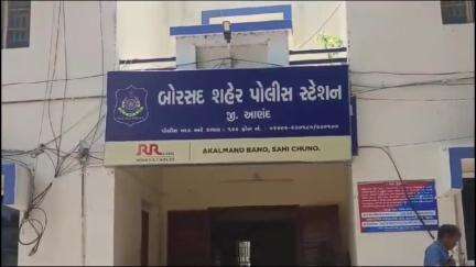 બોરસદ: બોરસદ પાસે પામોલ નાળા ઉપર ટેન્કરનું ટાયર ફાટતા ટેન્કર અથડાતા એક વ્યક્તિનું મોત નીપજ્યું