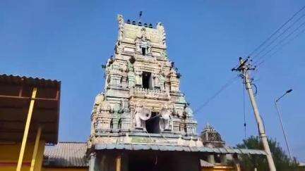 வேதாரண்யம்: இந்திய ராணுவத்தினர் நலன் வேண்டி கோடியக்கரை மாரியம்மன் கோயிலில்  சிறப்பு பூஜைகள் நடைபெற்றது.