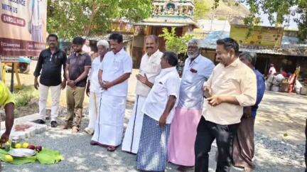 இராஜபாளையம்: மாஞ்சோலை கிராமத்தில் புதிய அங்கன்வாடி கட்டிடம் கட்டுவதற்கு எம்எல்ஏ தங்கபாண்டியன் பூமி பூஜை செய்து அடிக்கல் நாட்டினார்.