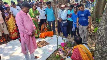 চণ্ডীতলা ২: নসিবপুর গ্রাম পঞ্চায়েতের রসুলপুর কদমতলায় ব্রীজ নির্মাণের শুভ শিলান্যাস করলেন মন্ত্রী তথা বিধায়ক