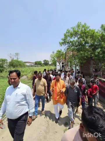 मेहदावल: बारागद्दी गांव में जल निकासी की समस्या को लेकर विधायक ने किया निरीक्षण