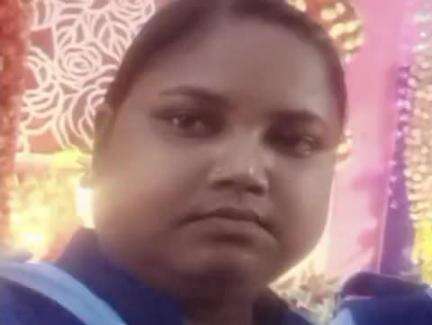 আলিপুরদুয়ার ২: শামুকতলা থানার সিভিক  ভলেন্টিয়ারের অকাল মৃত্যুতে শোকস্তব্ধ পুলিশ মহল মরদেহে পুষ্পার্ঘ্য অর্পণ করলেন পুলিশ কর্মীরা