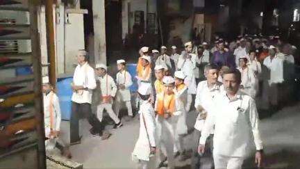 धुळे: पांझरा नदी किनार श्री पद्मनाभ स्वामी महाराज मंदिर शतकोत्तरी रौप्य महोत्सव निमित्त काढण्यात आली पालखी मिरवणूक