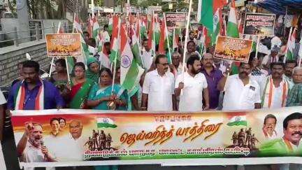 திண்டுக்கல் கிழக்கு: இந்திய ராணுவம் வீர போர் புரிந்ததை பாராட்டும் வகையில் காங்கிரஸ் கட்சியினர் பூமார்கெட் அருகே ஜெய்ஹிந்த் பேரணி