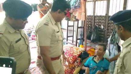 হরিণঘাটা: হ্যান্ডিক্যাপড উচ্চ মাধ্যমিক উত্তীর্ণ ছাত্রের পাশে দাঁড়ালেন  সাব-ইন্সপেক্টর জয় দাস