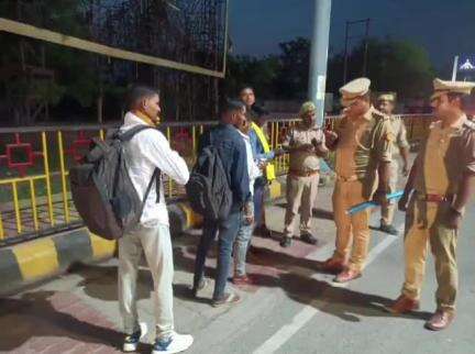 पिंड्रा: पाकिस्तान के सीजफायर उल्लंघन के बाद फूलपुर पुलिस ने एयरपोर्ट क्षेत्र में की चेकिंग