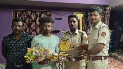 বেলডাঙা ১: মাধ্যমিক, মাদ্রাসা ও উচ্চ মাধ্যমিক পরীক্ষার কৃতি  ছাত্র-ছাত্রীদের সংবর্ধিত  করাহলো  বেলডাঙ্গা থানার উদ্যোগে
