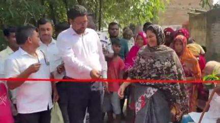 সাগরদিঘি: সাগরদিঘী ব্লকের মনিগ্রাম অঞ্চলের গাদি ভাটাপাড়া গ্রামে, ঢালাই রাস্তার কাজের উদ্বোধনে পঞ্চায়েত সমিতির সভাপতি