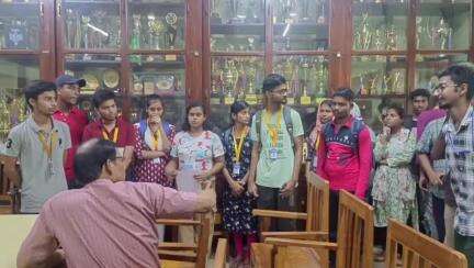 মেদিনীপুর: কর্তৃপক্ষের উদাসীনতায় স্কলারশিপের টাকা থেকে বঞ্চিত বহু পড়ুয়া; অধ্যক্ষকে স্মারকলিপি দিল মেদিনীপুর কলেজের SFI ইউনিট