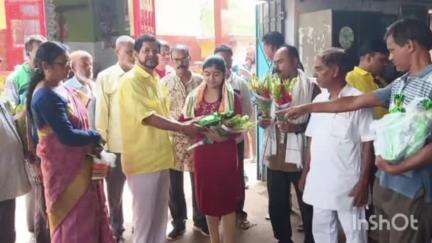 বরজোড়া: বড়জোড়ায় ব্লক‌ তৃণমূলের তরফে এবারের উচ্চ মাধ্যমিকে উত্তীর্ণ এলাকার কৃতি ছাত্র ও ছাত্রীদেরকে সংবর্ধনা প্রদান করা হল