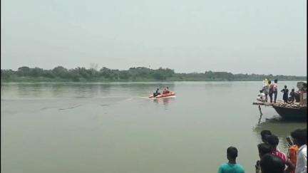 কেতুগ্রাম ১: হাটকালুয়া গ্রামের কিশোরের সন্ধানে কেতুগ্রামের উদ্ধারণপুরে ভাগীরথীতে তল্লাশি, উৎকণ্ঠায় বিধায়করা