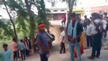 सिकंदरपुर: मैनपुर मोड़ के समीप असंतुलित होकर पलटी बाइक युवक की मौत