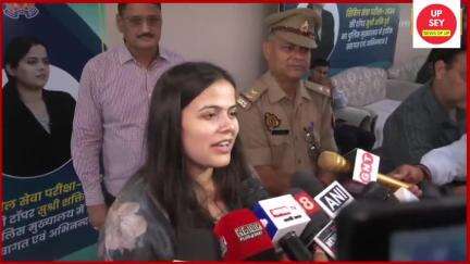 लखनऊ : डीजीपी प्रशांत कुमार से मिलीं UPSC टॉपर शक्ति दुबे और उनके परिवार के अन्य सदस्यों ने की मुलाकात।
#upsc  #news