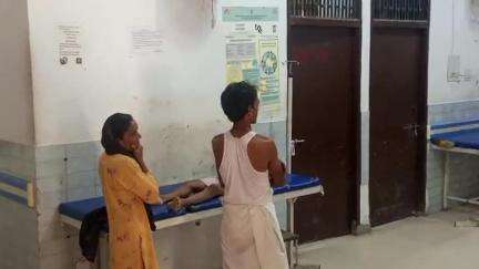 मऊ: फातिमा तिहारी के पास छत पर खेलते समय 10 साल का बच्चा नीचे गिरा, हालत गंभीर, जिला अस्पताल में भर्ती